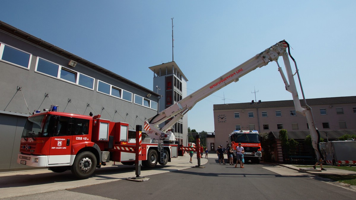 O Fotomagazin /  Tag der offenen Tr 2015 der Berufsfeuerwehr Linz
